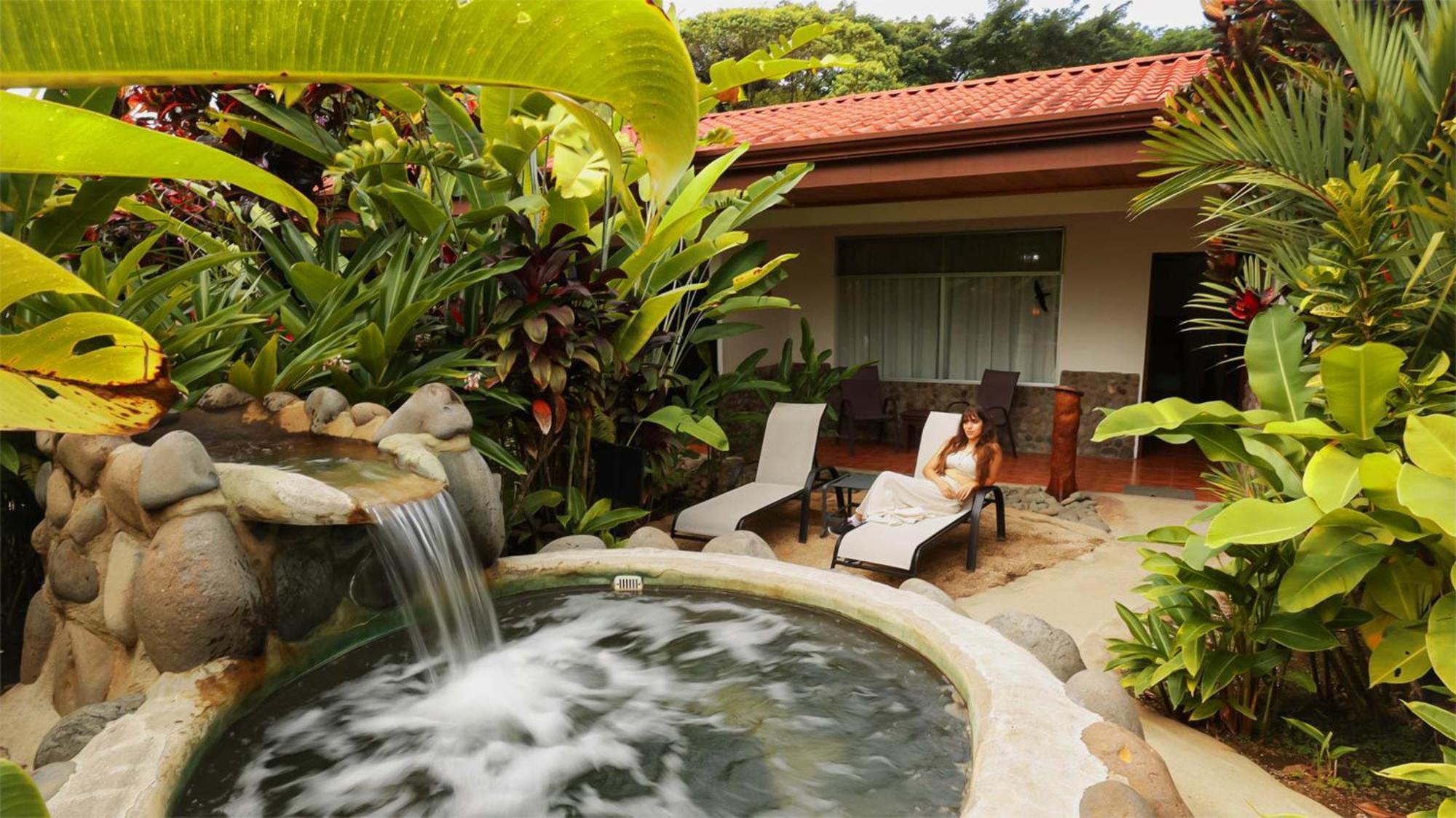 Volcano Lodge, & Thermal Experience 3*